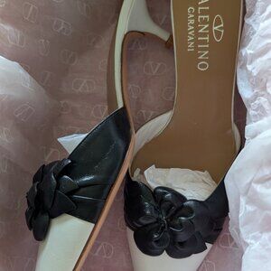 Valentino Garavani Calfskin Black White Leather Kitten Heel 38.5 New!!